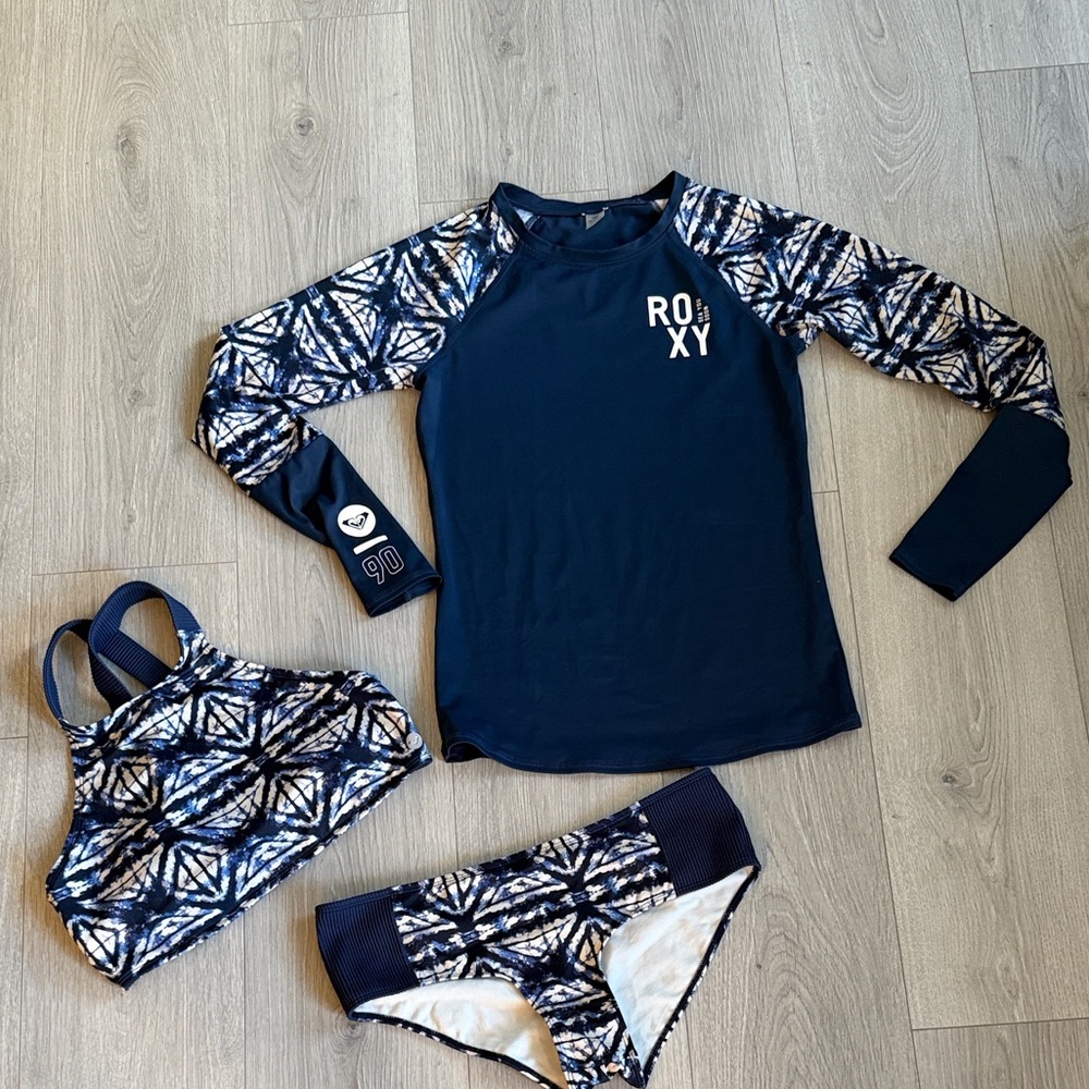 Roxy Navy and White Patterned Swim Rashguard Set